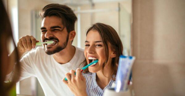 El equilibrio del microbioma oral: la clave para una sonrisa saludable | YOTUEL toothpastes are formulated to clean and protect teeth, while preserving the balancing the oral microbiome.